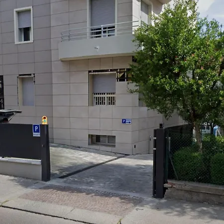 Housmart Emilia Levante 98 *